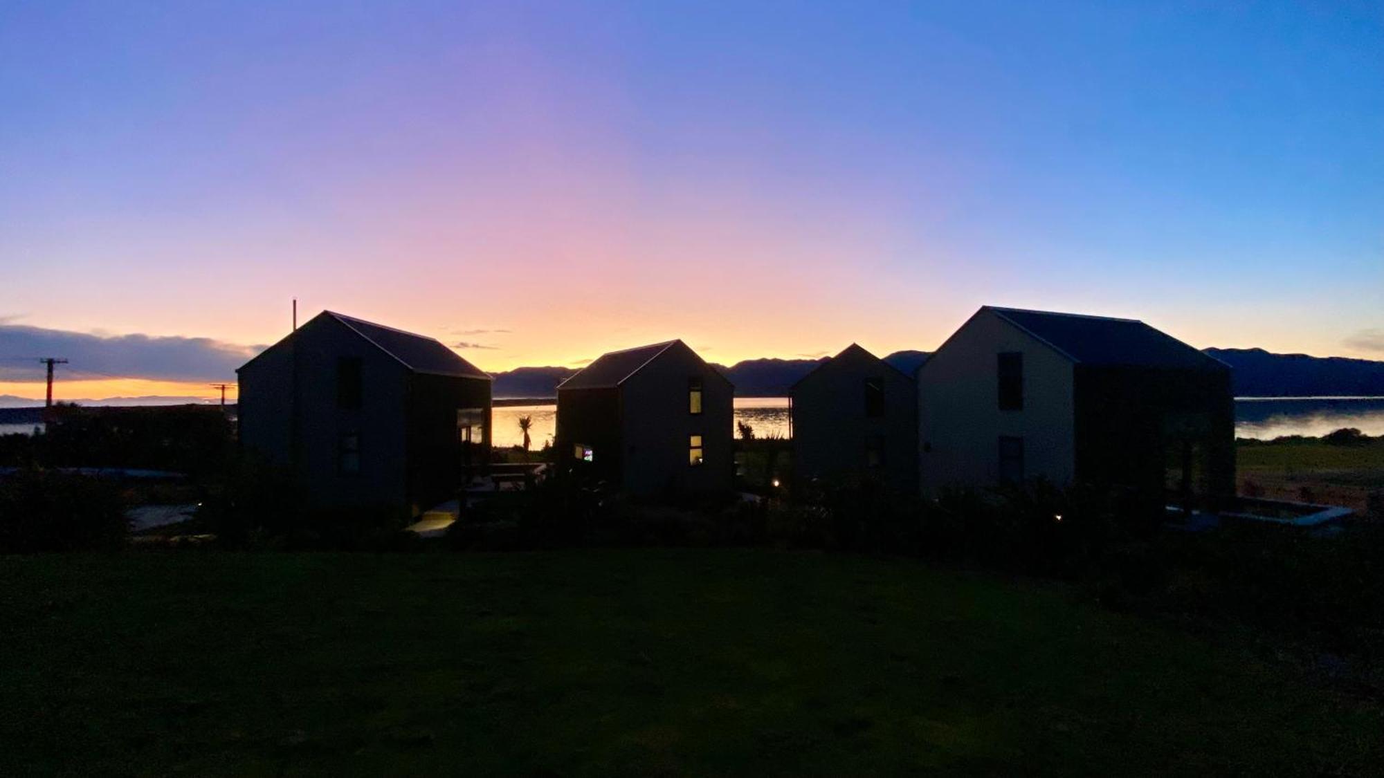Lake Ferry Hotel Villas Pirinoa Екстериор снимка